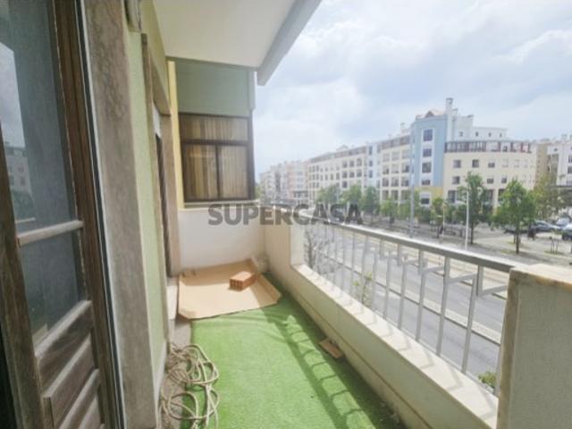 Apartamento T3 remodelado no Laranjeiro