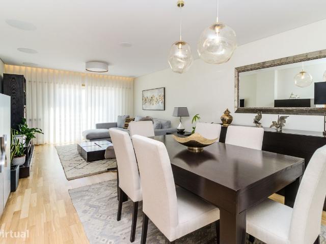 Apartamento T3 remodelado nos Jardins da Parede