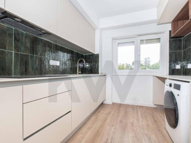Apartamento T3 Remodelado a Estrear | Urbanização das Silveiras | Carcavelos