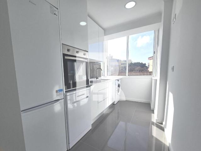Apartamento T3 remodelado a estrear com aproximadamente 70.0. 70m² Odivelas