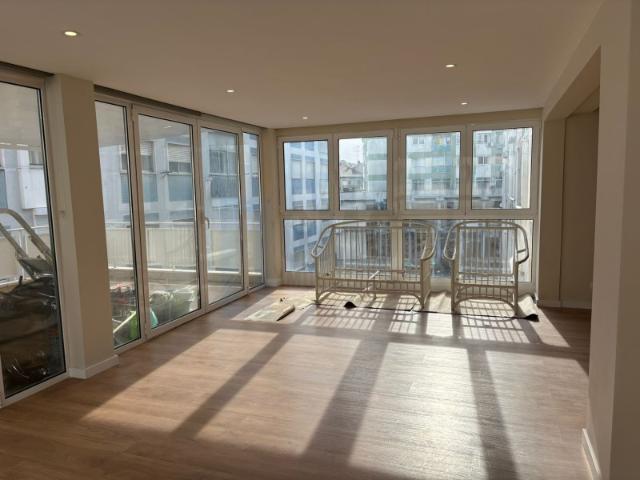 Apartamento T3 remodelado com terraço no centro de Odivelas