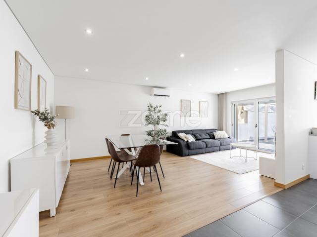 Apartamento T3 Remodelado com Terraço e Garagem Amares