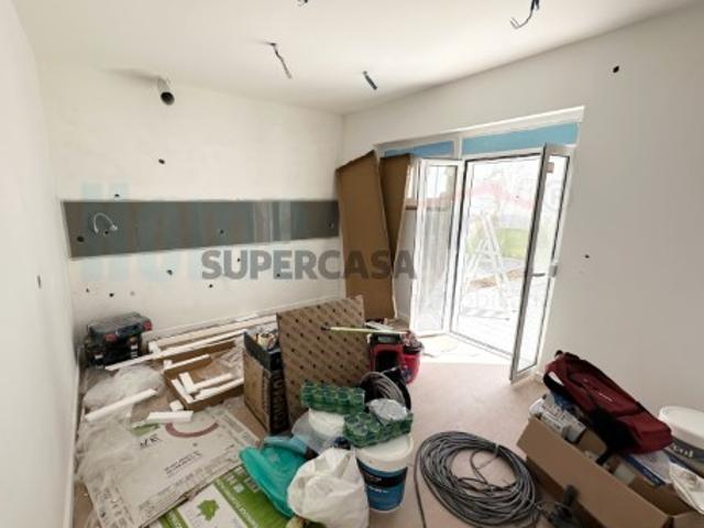 Apartamento T3 Remodelado Com Terraço, Lumiar, Lisboa