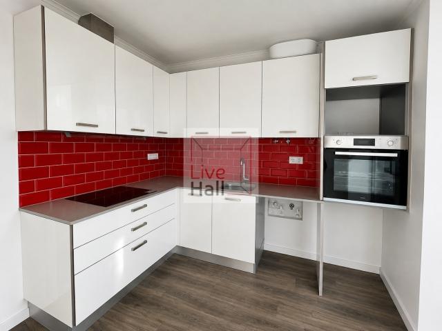 Apartamento T3 remodelado com varanda junto à zona ribeirinha do Barreiro