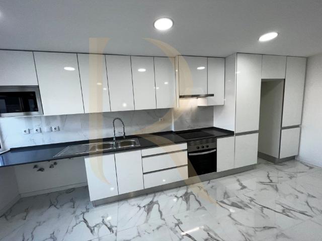 Apartamento T3 remodelado com varandas no Laranjeiro Almad. 0m² Laranjeiro e Feijó
