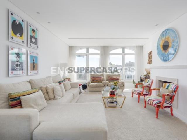 Apartamento T3 remodelado com vista rio na Estrela