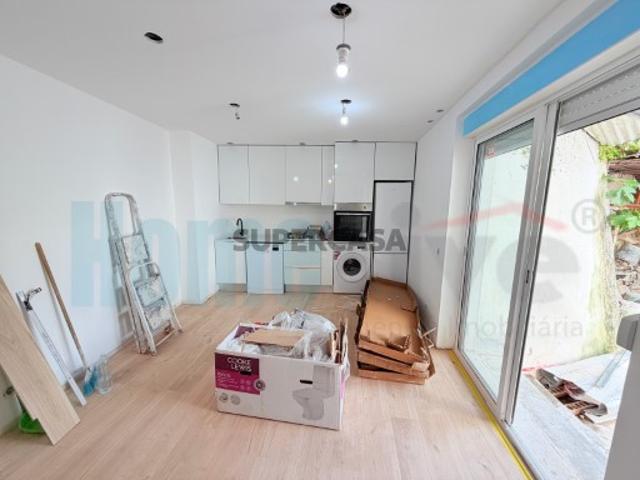 Apartamento T3 Remodelado com Logradouro 45m² | Centro de Alverca do Ribatejo Lisboa