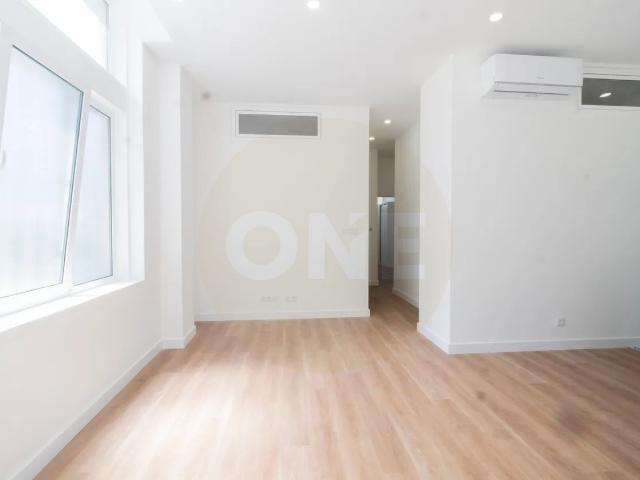 Apartamento T3 remodelado com suite e closet, no bairro da Codivel, Odivelas
