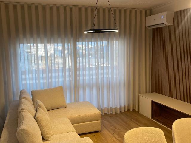 Apartamento T3 remodelado e mobilado em próximo à praia em Portimão, Algarve