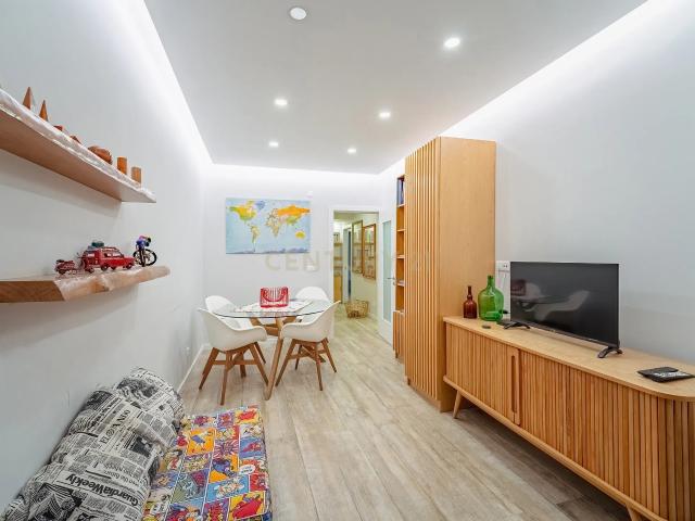 Apartamento T3 remodelado e mobilado para arrendamento no Feijó