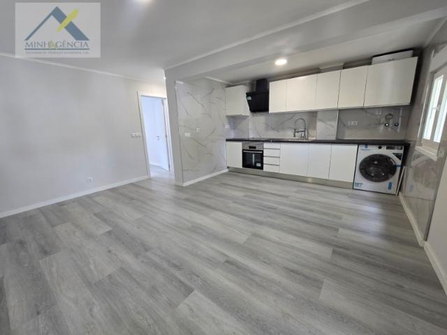 Apartamento T3 remodelado em Almada