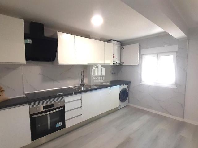Apartamento T3 Remodelado em Almada/Laranjeiro – Conforto e Luz Natural