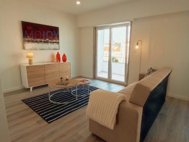 Apartamento T3 Remodelado em Benfica com Home Staging Incluído
