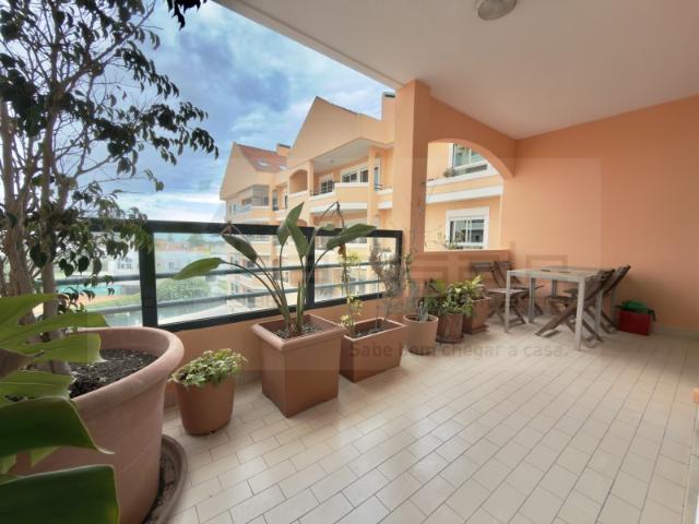 Apartamento T3 Remodelado para Arrendamento com Segurança 24/7, a 5 Min da Praia de Carcavelos