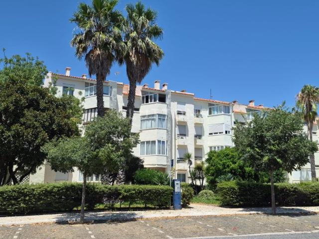 Apartamento T3, Remodelado, Vista, Lombos, Carcavelos, junto à Nova SBE, Cluttons Portugal
