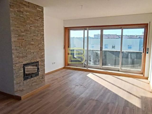 Apartamento T3, Renovado, Varanda, Lavandaria, Lugar de Garagem, eleva