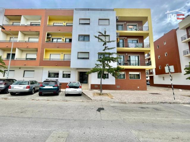 T3 Renovado com Garagem e Arrecadação na Urbanização Janelas do Parque Montijo