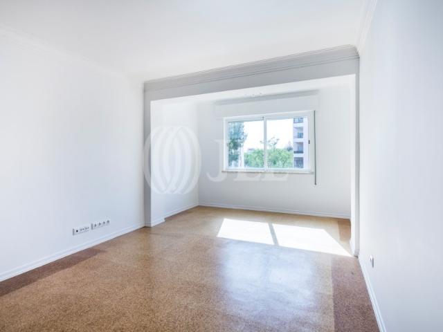 Apartamento T3 renovado centro de Carcavelos, Cascais