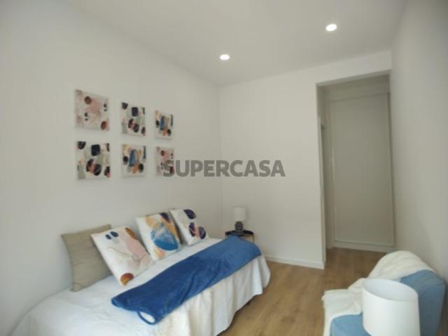 Apartamento T3 renovado com 71 m² em Benfica, Lisboa