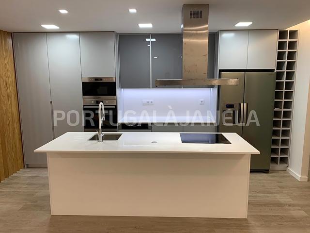 Apartamento T3 renovado com ar condicionado