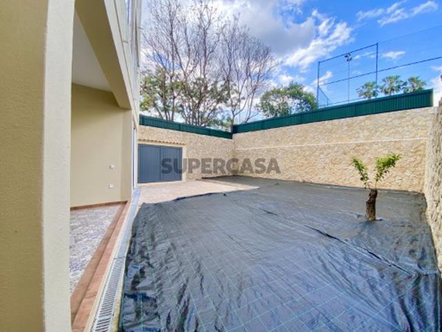Apartamento T3 renovado com jardim privativo