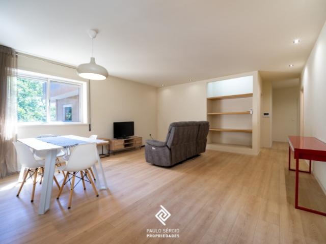 Apartamento T3 Renovado com Lugar de Garagem em Gulpilhares Francelos