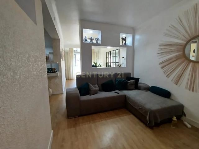 Apartamento T3 Renovado com Suíte, Varanda Fechada – Monte da Caparica