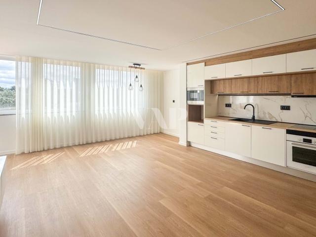 Apartamento T3 Renovado com Rooftop Privativo, Loulé 121m² Loulé São Clemente