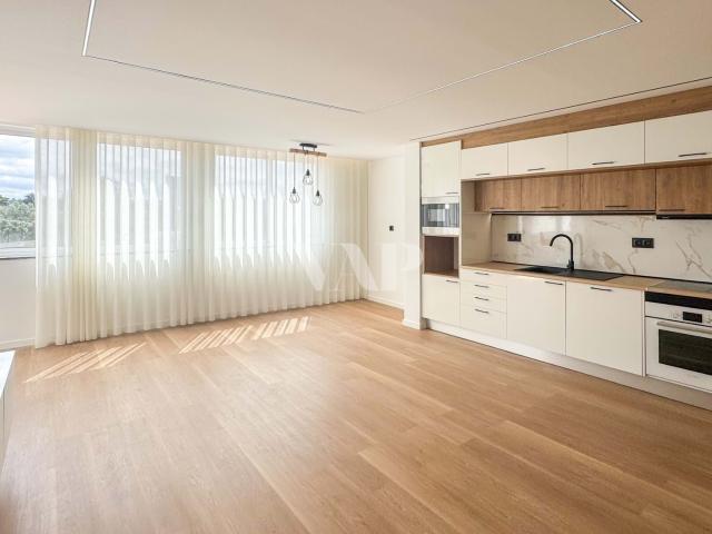 Apartamento T3 Renovado com Rooftop Privativo, Loulé