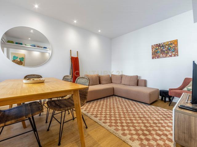 Apartamento T3 Renovado com Terraço Estrada de Benfica, Lisboa