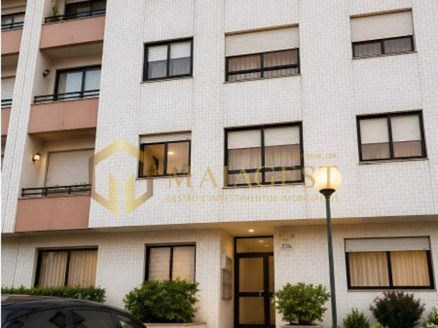 Apartamento T3 Renovado com Varandas em Santa Maria de Lamas