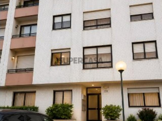 Apartamento T3 Renovado com Varandas em Santa Maria de Lamas