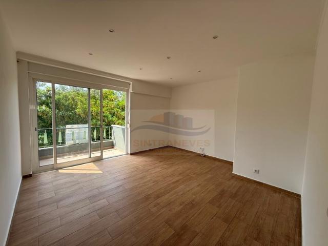 Apartamento T3 Renovado com Vista Deslumbrante e Varanda Grande