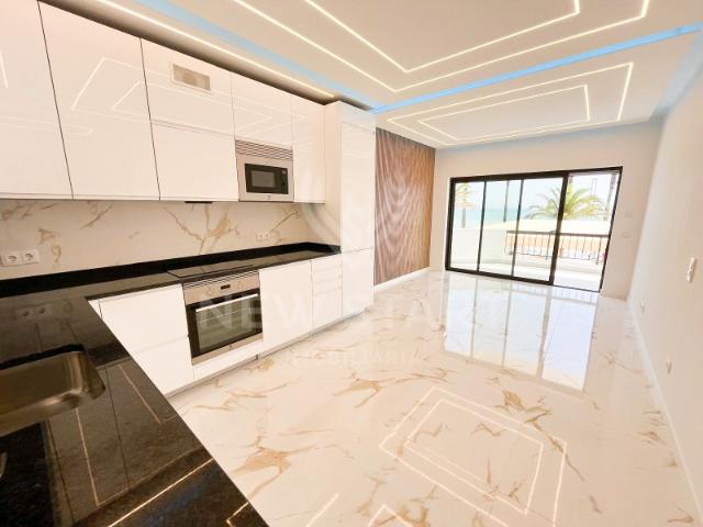 Apartamento T3 renovado com vista mar e garagem em Quarteira