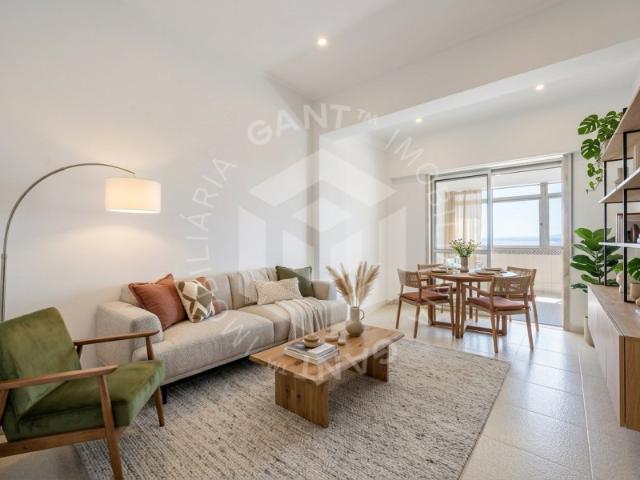 Apartamento T3 renovado com vista rio panorâmica em Almada
