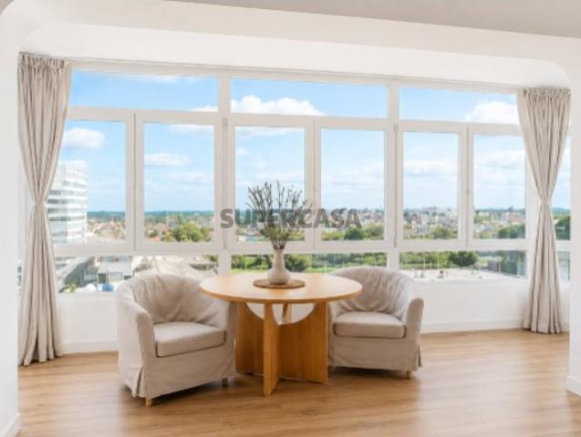 Apartamento T3 renovado com vistas fabulosas, na melhor região de Almada