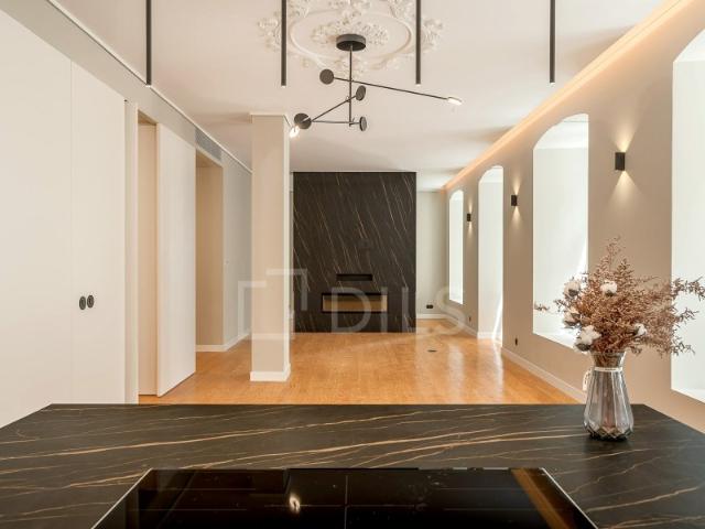 Apartamento T3 renovado em Alfama
