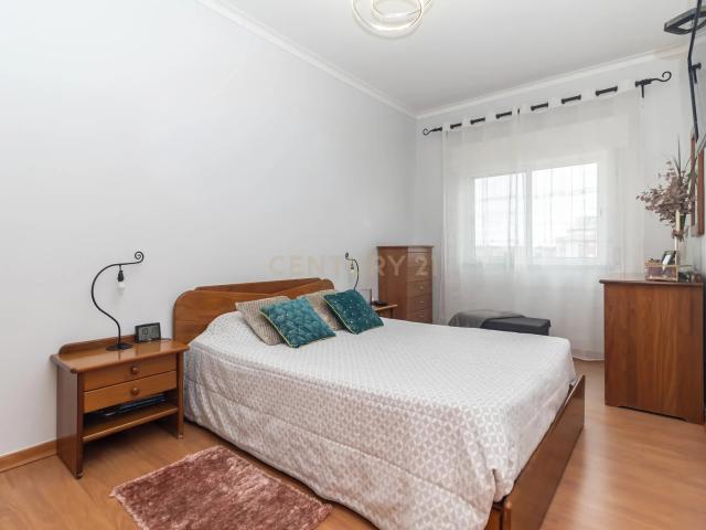 Apartamento T3 Renovado em Amora, Seixal