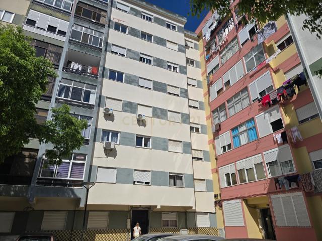 Apartamento T3 Renovado em Amora, Seixal