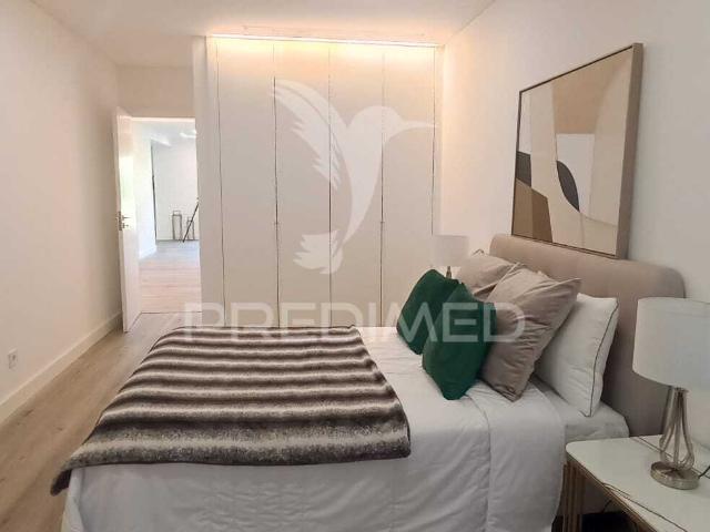 Apartamento T3 renovado em Benfica