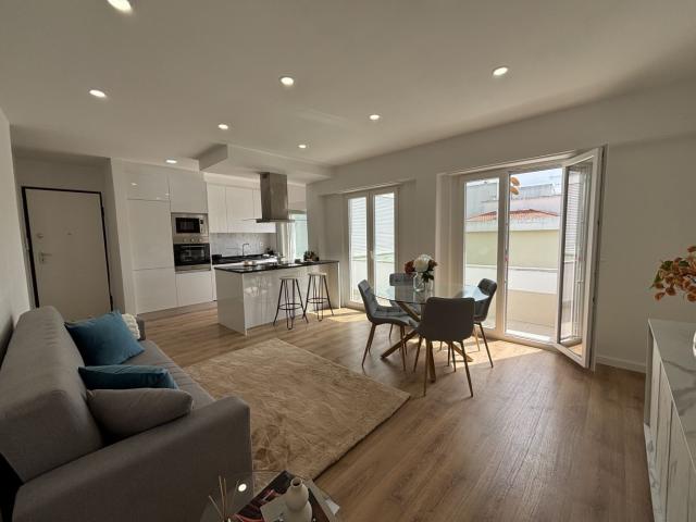 Apartamento T3 Renovado em Benfica