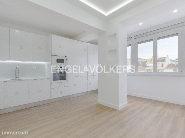 Apartamento T3 Renovado em So Domingos de Benfica