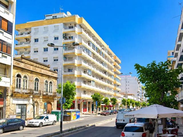 Apartamento T3 Renovado em Olhão, Faro com Vista para a Cidade