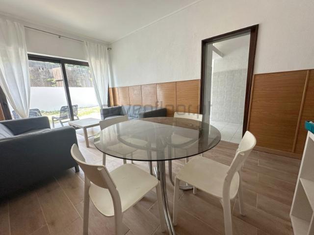 Apartamento T3, renovado, mobilado, com jardim, à Boavista