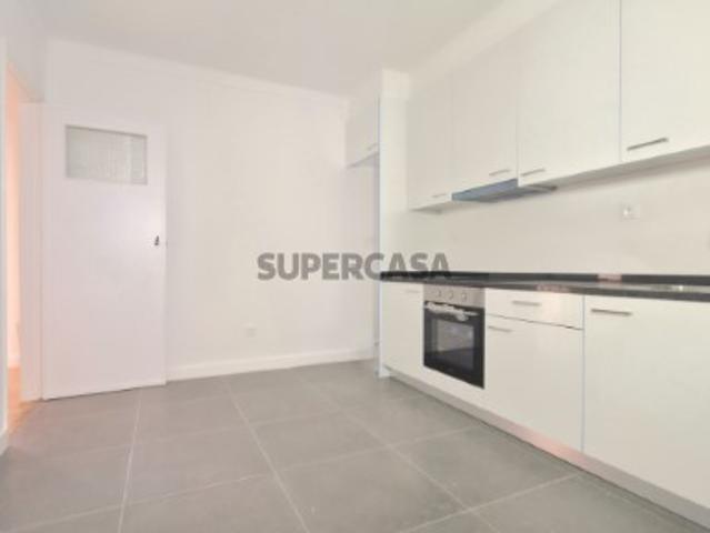 APARTAMENTO T3 RENOVADO, NO CENTRO DE OVAR!