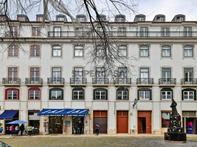 Apartamento T3 renovado no centro histórico de Lisboa