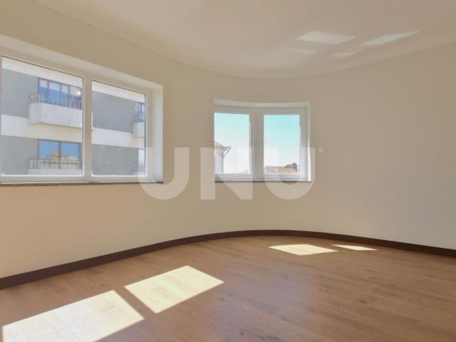 APARTAMENTO T3 RENOVADO, NO CORAÇÃO DE OVAR!