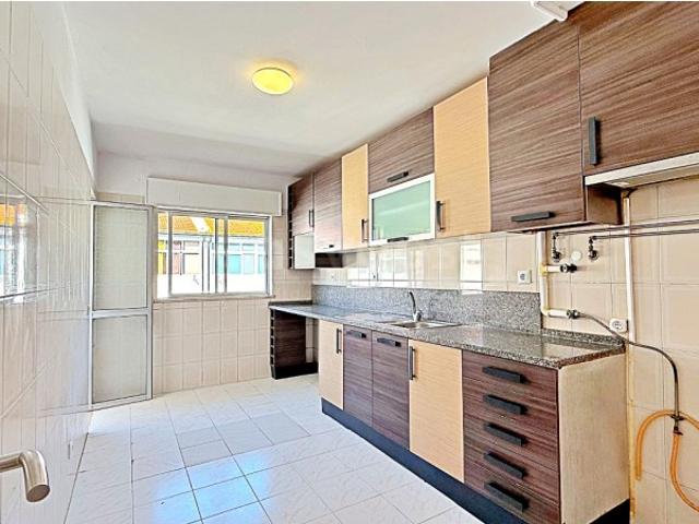 Apartamento T3 Renovado no Montijo | Excelente Localização e Vista Desafogada