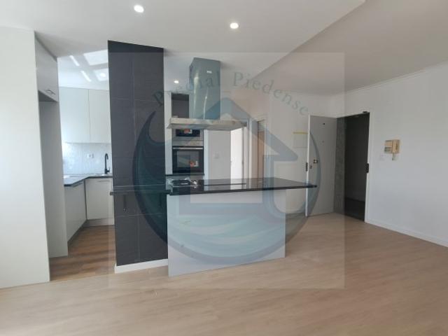 Apartamento T3 recuperado em Monte da Caparica, perto de universidades