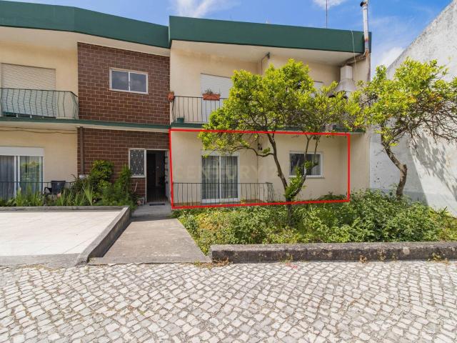 Apartamento T3 Rés do Chão com Garagem, Logradouro e Terreno – Marinha Grande